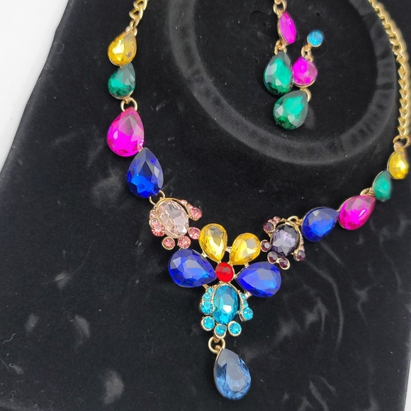 Fashion statement Multicolor rhinestone drop necklace - Picture 3 of 6